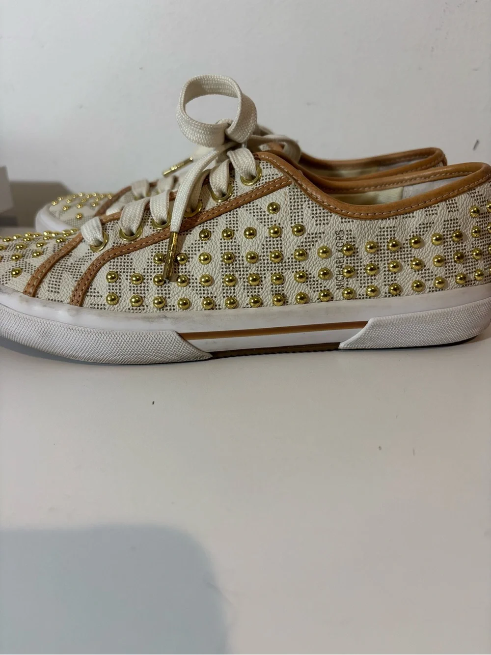 Michael Kors Women's 8 Gold-Studded Cream Lace-Up Sneakers Shoes Casual Preppy